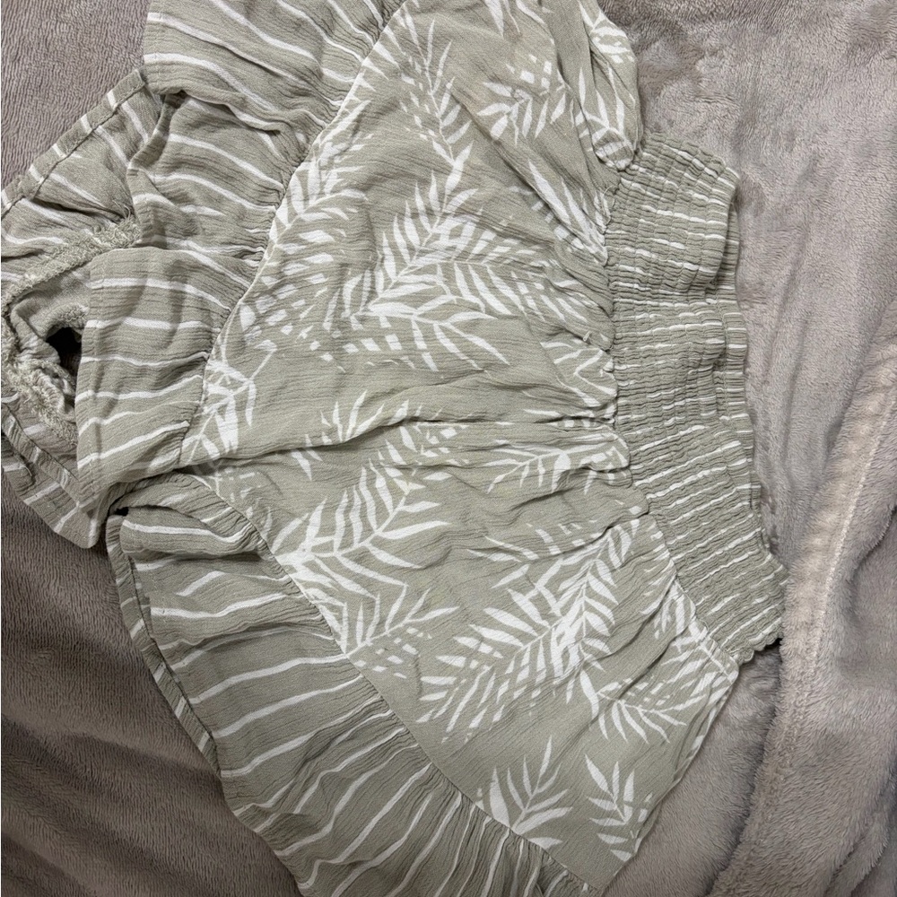 Leaf Print Ruffle Skort - Picture 3 of 3